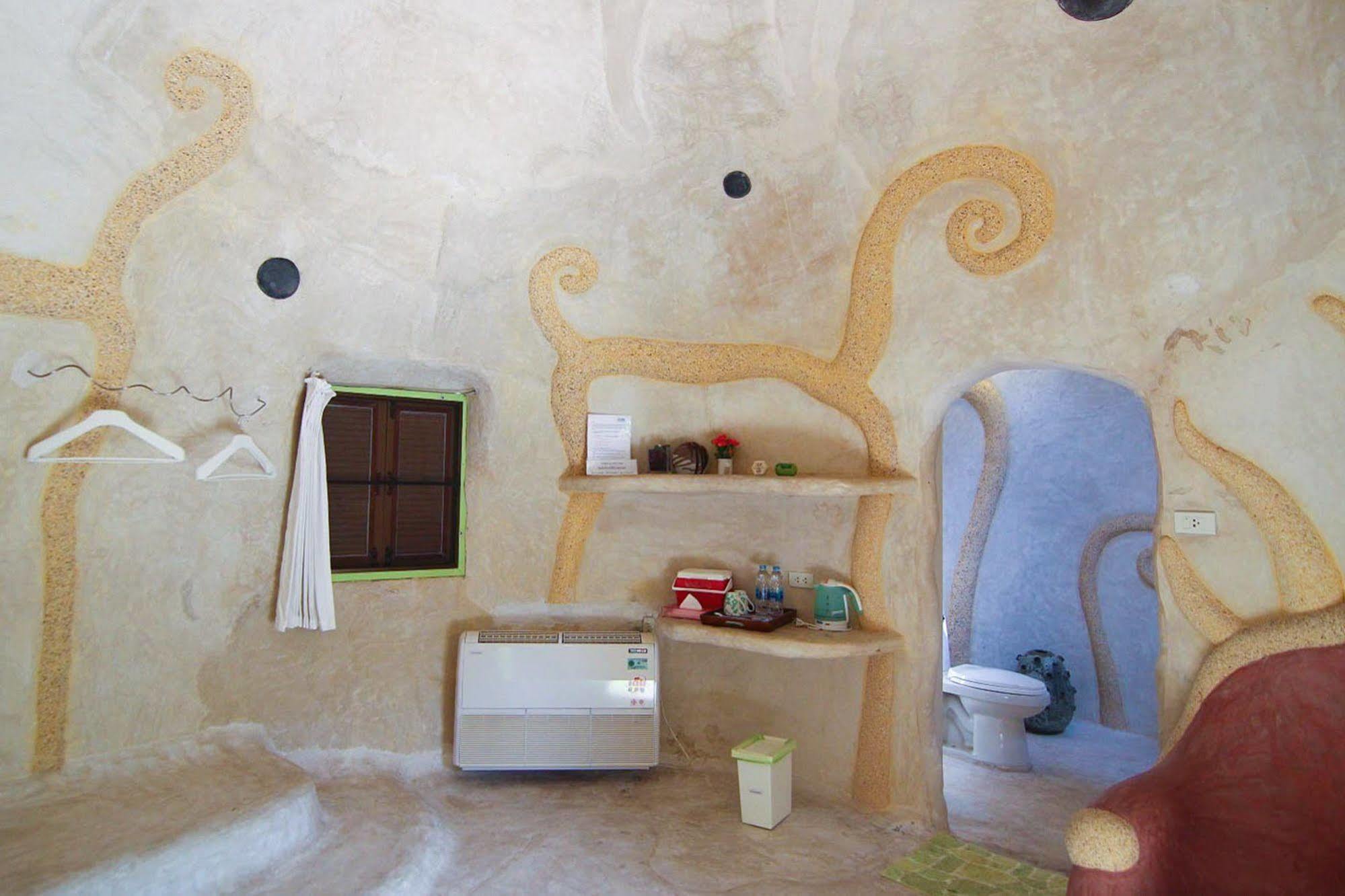 Naidee Sculptured Huts Hotel Hua Hin Bagian luar foto