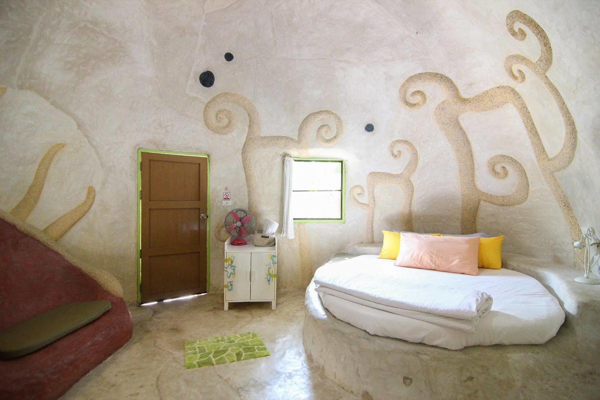 Naidee Sculptured Huts Hotel Hua Hin Bagian luar foto