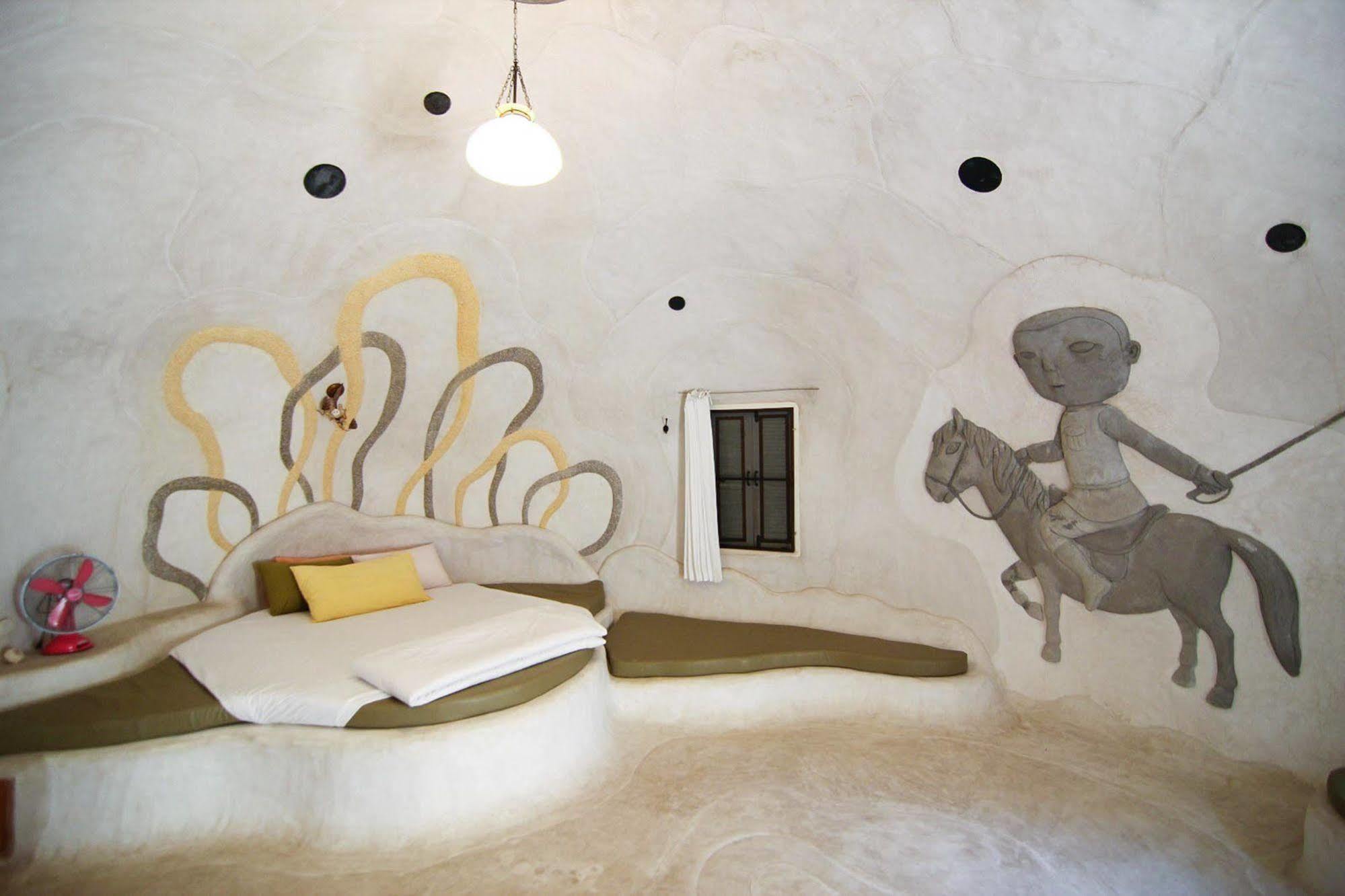 Naidee Sculptured Huts Hotel Hua Hin Bagian luar foto