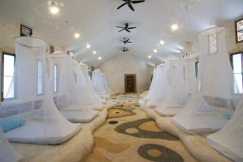 Naidee Sculptured Huts Hotel Hua Hin Bagian luar foto