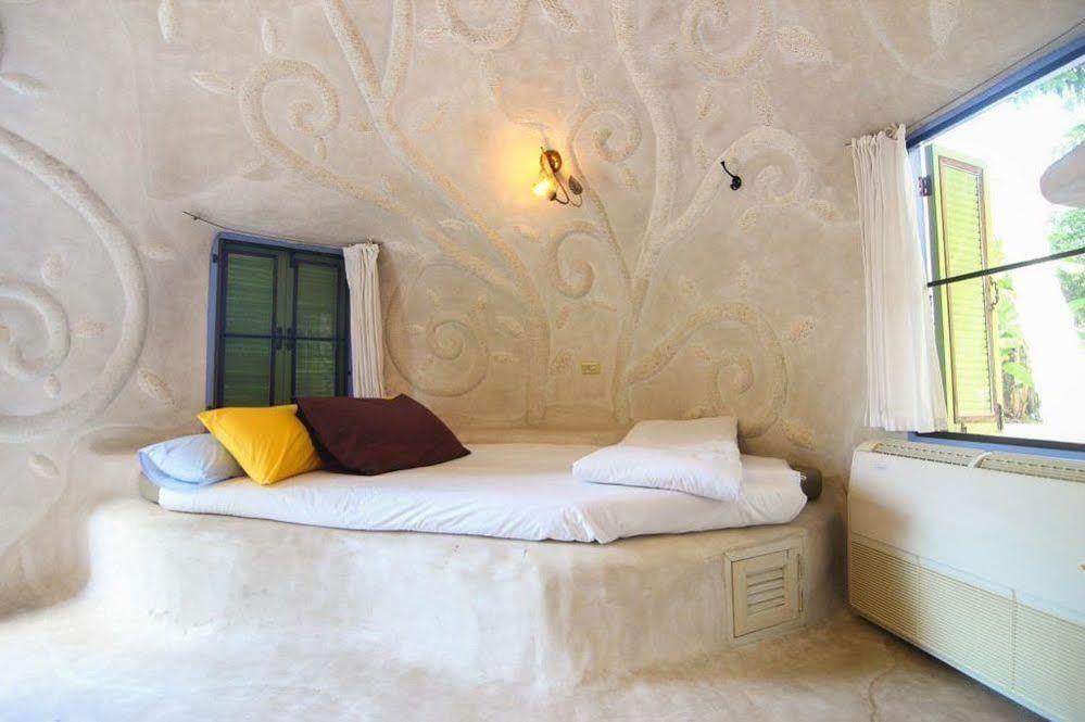 Naidee Sculptured Huts Hotel Hua Hin Bagian luar foto