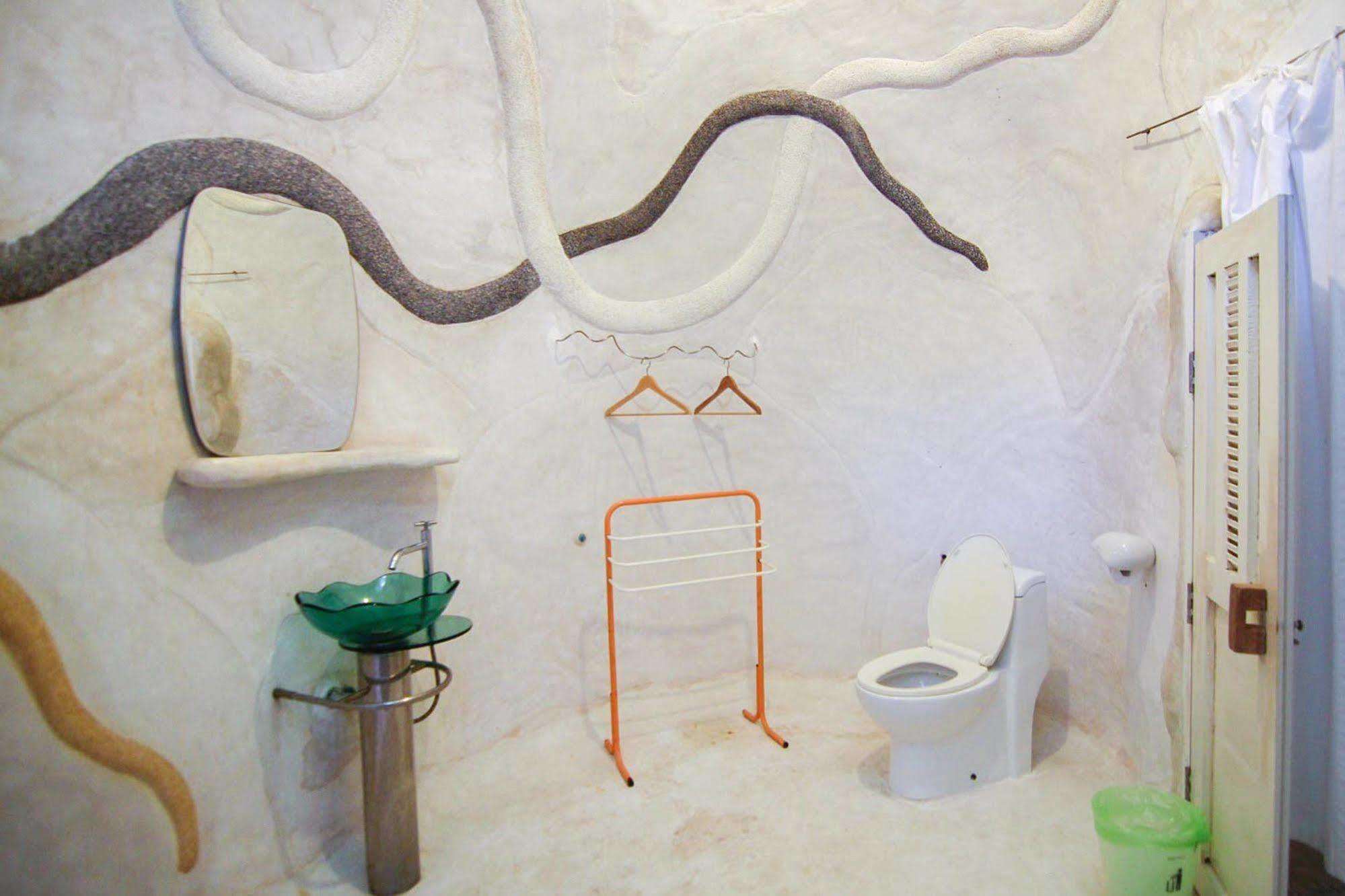 Naidee Sculptured Huts Hotel Hua Hin Bagian luar foto
