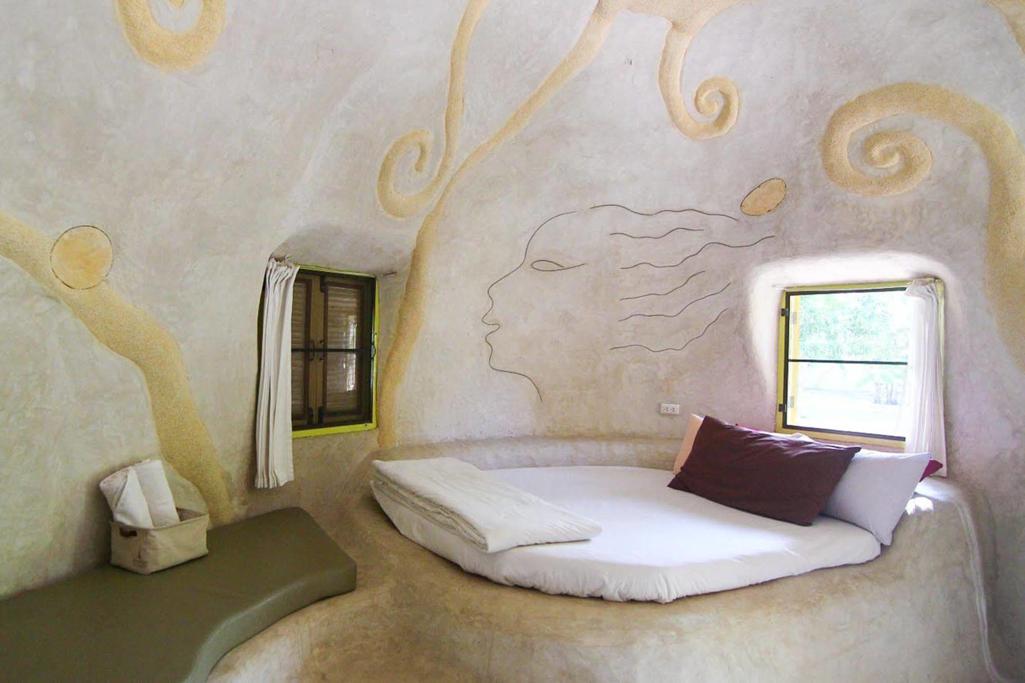 Naidee Sculptured Huts Hotel Hua Hin Bagian luar foto