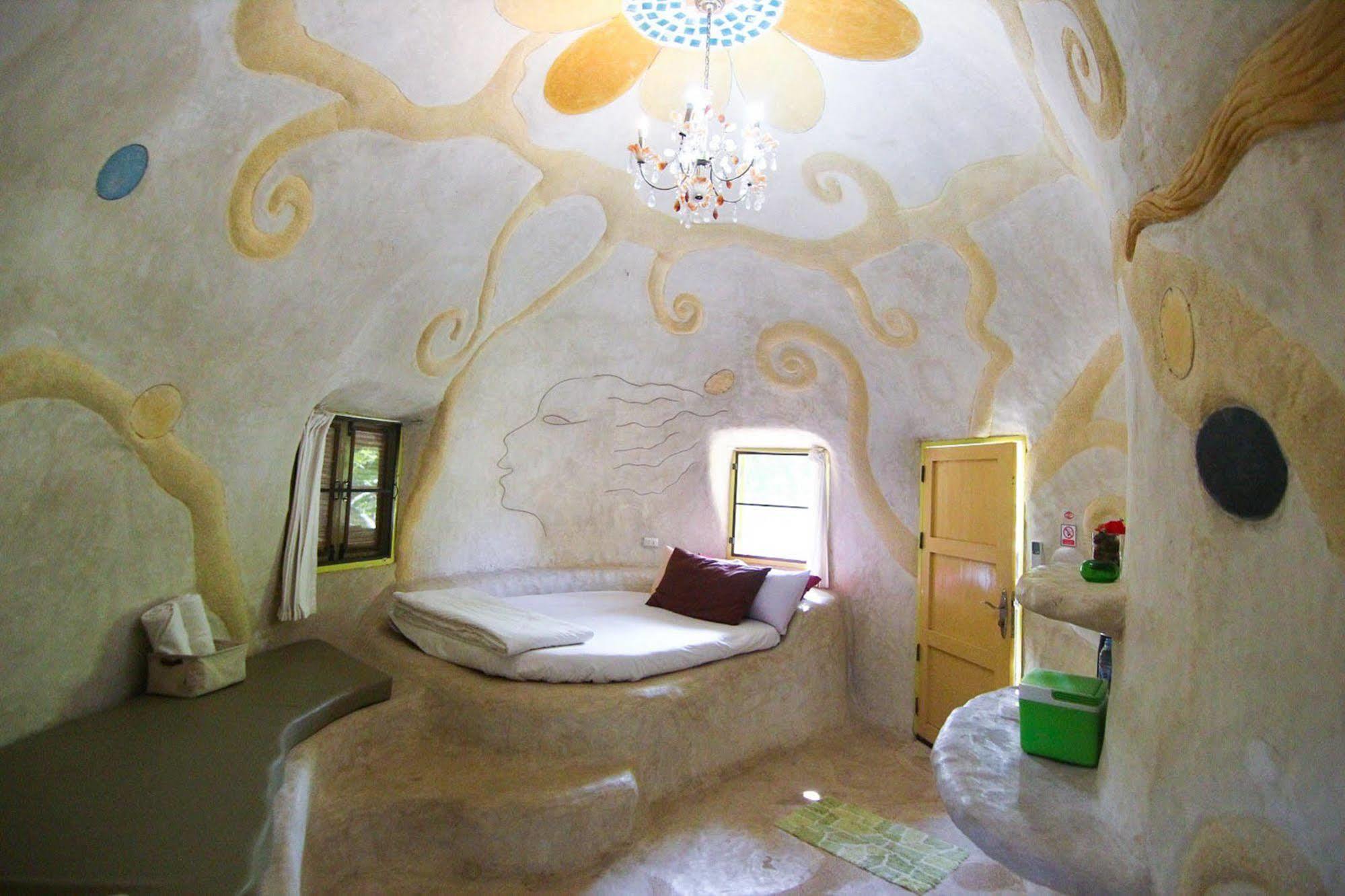 Naidee Sculptured Huts Hotel Hua Hin Bagian luar foto