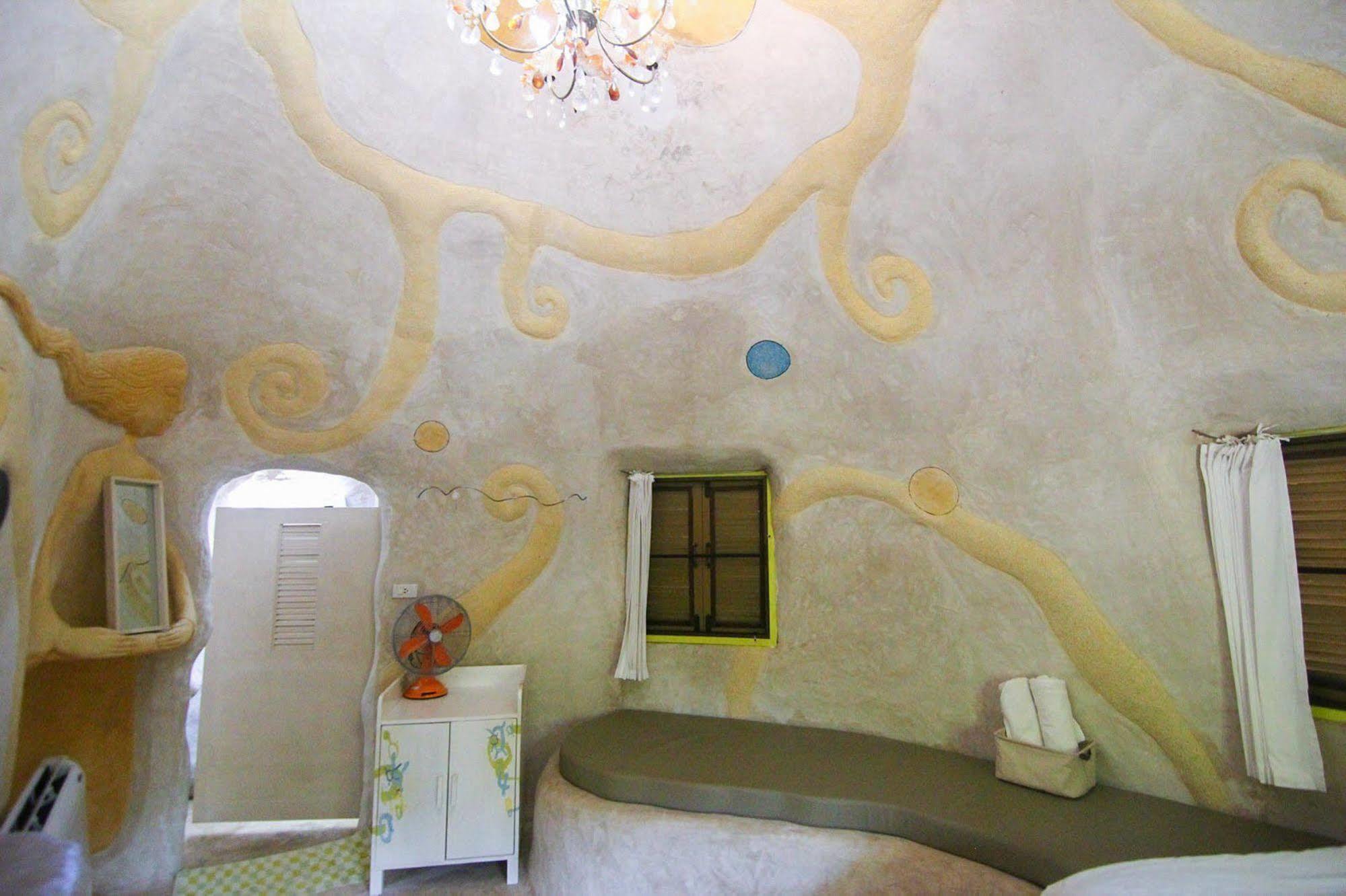Naidee Sculptured Huts Hotel Hua Hin Bagian luar foto