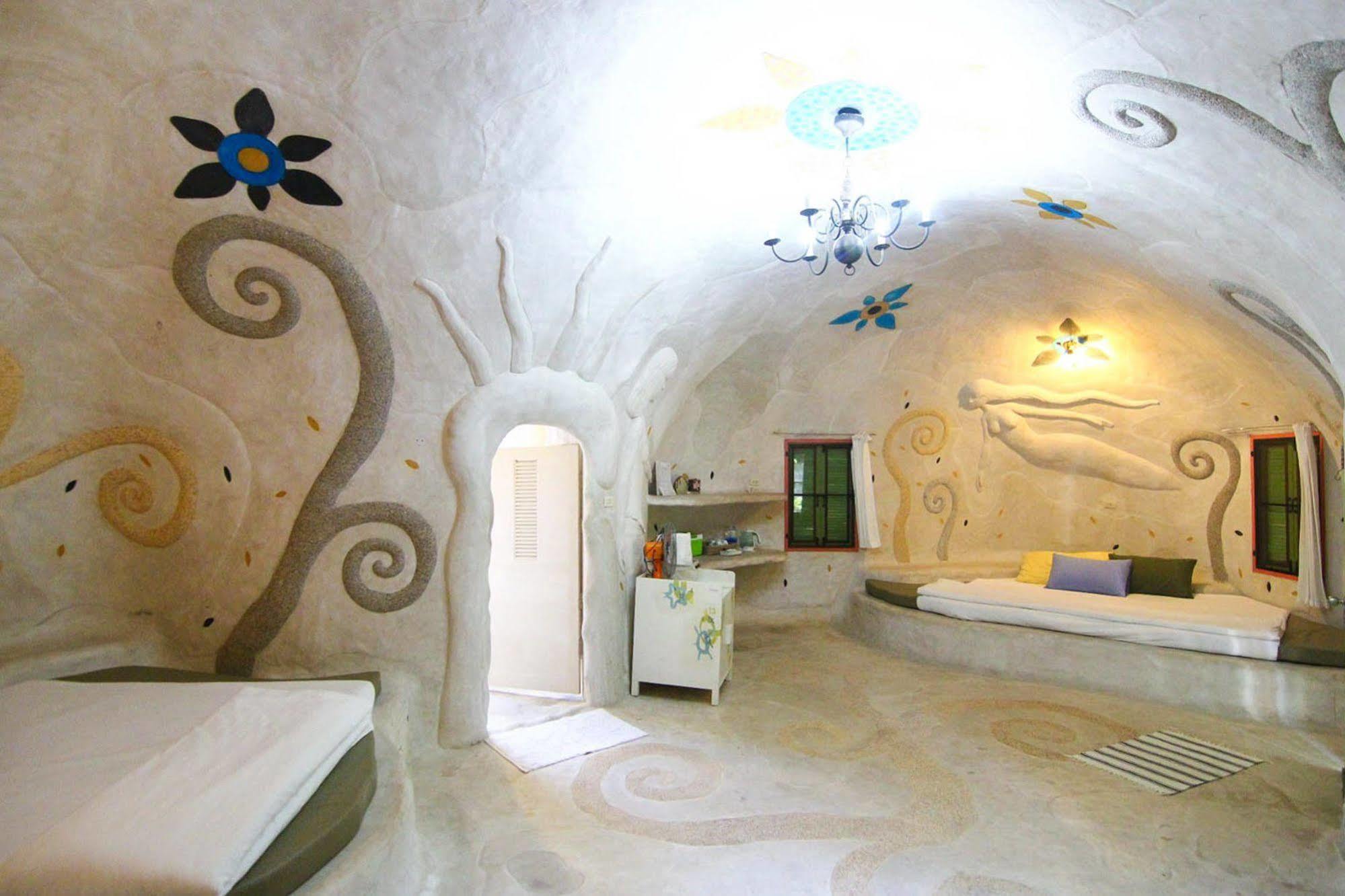 Naidee Sculptured Huts Hotel Hua Hin Bagian luar foto