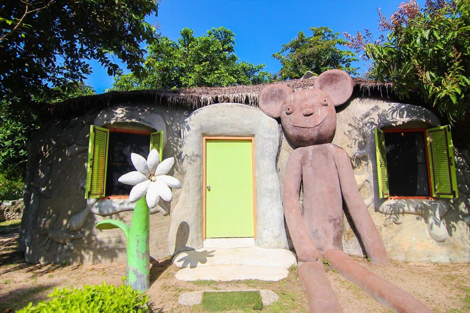 Naidee Sculptured Huts Hotel Hua Hin Bagian luar foto