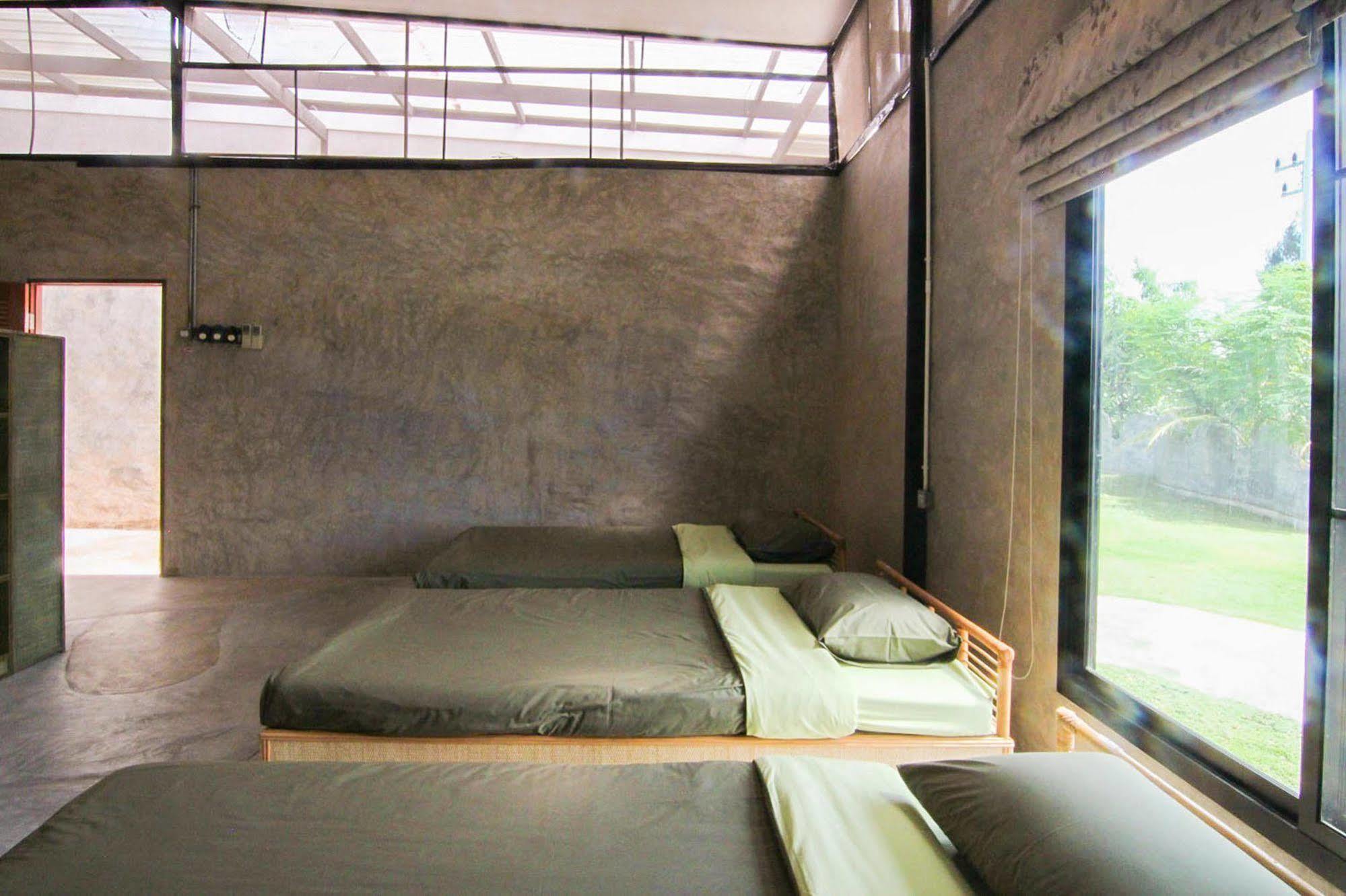 Naidee Sculptured Huts Hotel Hua Hin Bagian luar foto